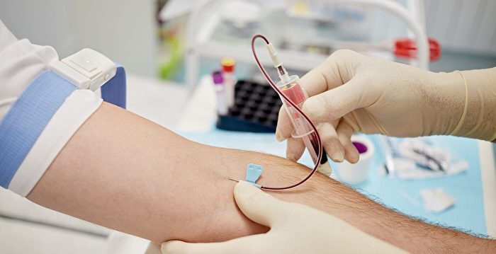 新血液檢測法預警老年失智準確率達94 老年失智症 阿兹海默症 大紀元