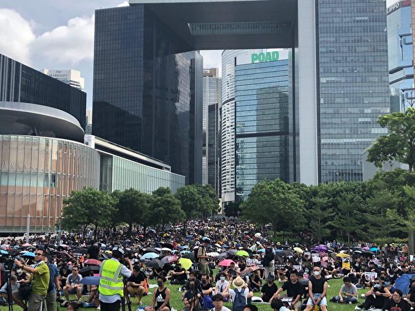 2019年9月3日，全港21界別在金鐘添馬公園罷工集會。（余天祐／大紀元）