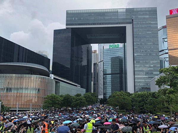 2019年9月3日，全港21界別在金鐘添馬公園罷工集會。（余天祐／大紀元）