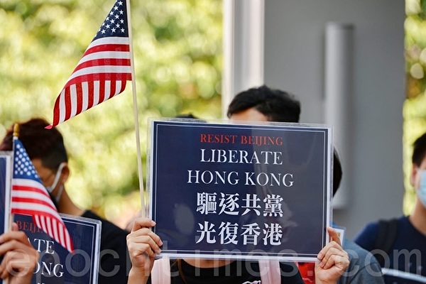 组图：港大美国旗队游行 促通过《香港法案》