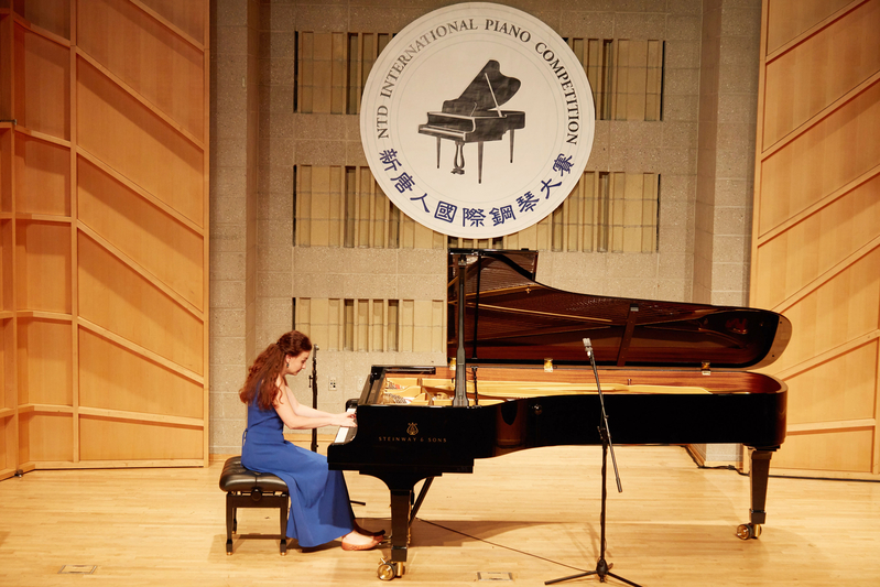2019年9月25日，第五屆新唐人國際鋼琴大賽初賽現場。圖為俄羅斯選手茹科娃（Galina Zhukova））在表演。（張學慧／大紀元）