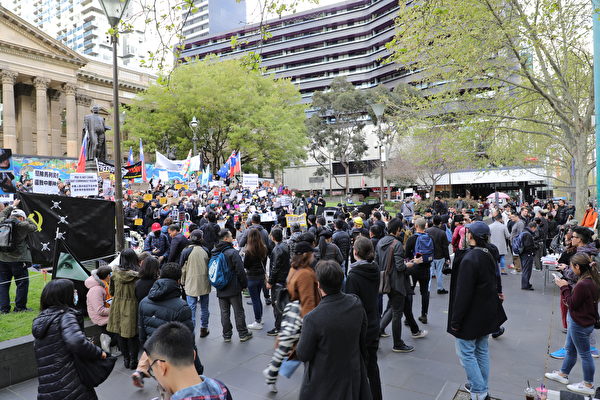 2019年9月29日下午4點，澳洲墨爾本澳港聯在市中心州立圖書館（State Library）前舉行反極權集會。（Grace Yu／大紀元）