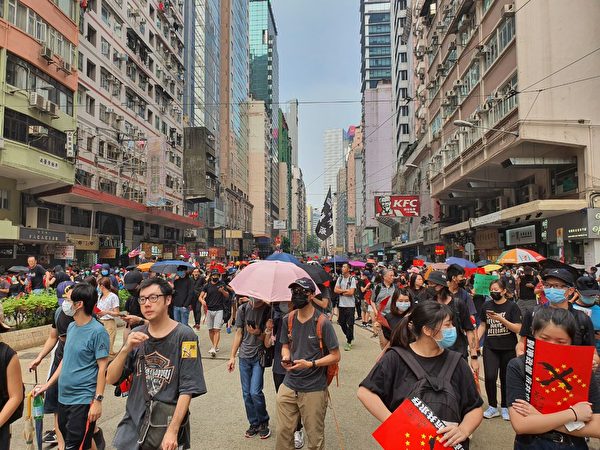 2019年9月29日，全球24個國家、65個城市舉行「全球連線-共抗極權」遊行，香港灣仔遊行隊伍。（孫明國／大紀元）