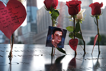 週三（11 日）是911事件18周年， 在紐約的事發地，民眾舉行了紀念活動。