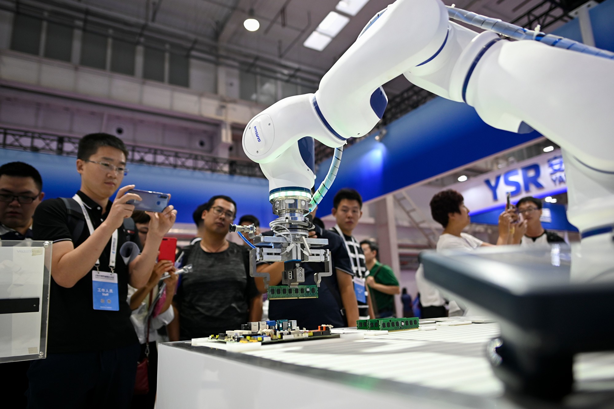 Конференции робототехника. Робототехника в Китае. Китайские роботы. Робот китаец. Китайцы робототехника.