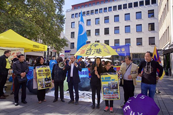 2019年9月14日，多團體齊聚德國科隆譴責中共，聲援香港民眾五大訴求。圖為世界維吾爾大會代表在集會上發言。（黃芩／大紀元）