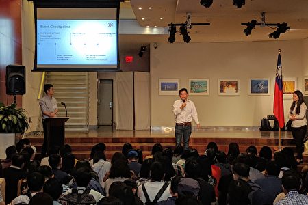 大紐約臺灣學聯會長許皓雲介紹今年9月開始的一系列重點活動，例如9/28的職業生涯規畫講座。