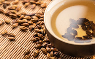 大麥茶不僅能健胃整腸，還可消水腫、降膽固醇。(Shutterstock)