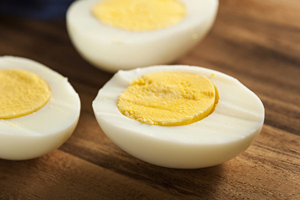 鸡蛋有减肥、防癌等功效。医师告诉你食用鸡蛋的最佳方法。(Shutterstock)