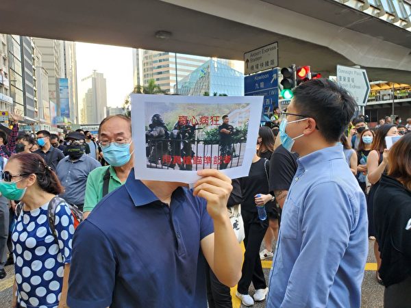 2019年10月4日，香港民眾聚集在中環。（駱亞／大紀元）