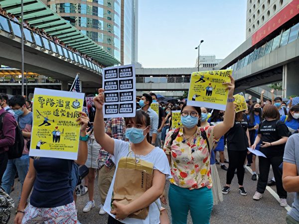 2019年10月4日，香港民眾聚集在中環。（駱亞／大紀元）