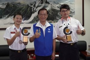 南投表揚消防隊員 林怡妏林冠儀國際賽摘金