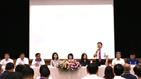 主辦學校嘉義女中校長蔡枳松給與會人員的祝福。