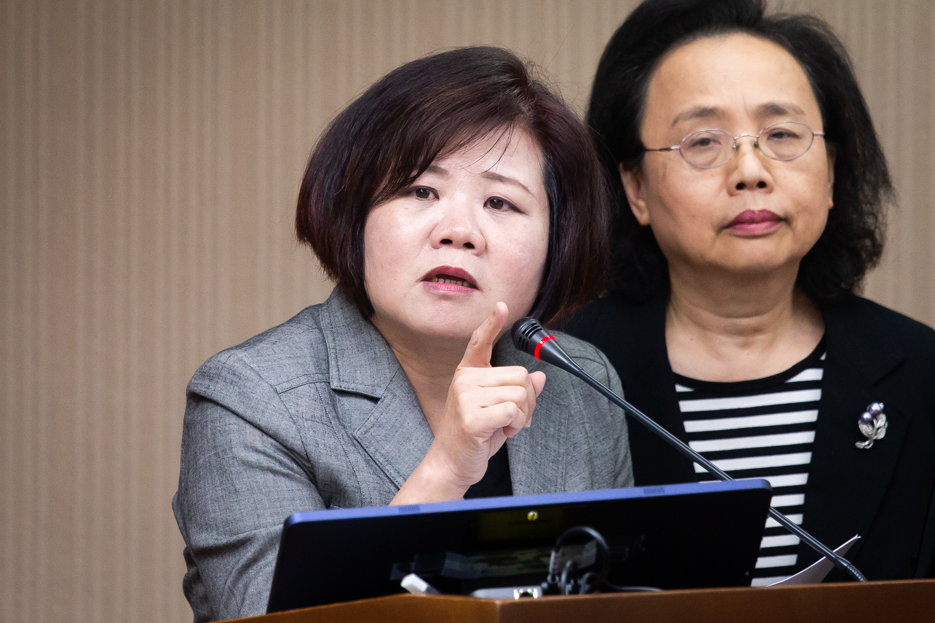 台劳动部：食物外送员为u201c雇佣关系u201d  许铭春 劳基法 大纪元