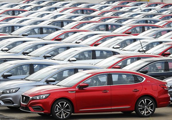 2019年九月中國進出口金額雙降。圖為中國製汽車於連雲港等待出口。（STR/AFP via Getty Images）