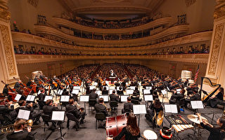 2019年10月12日，享誉全球的神韵交响乐团连续第八年莅临纽约卡内基音乐厅（Carnegie Hall），为观众带来两场东西方音乐合璧的演出。（戴兵／大纪元）