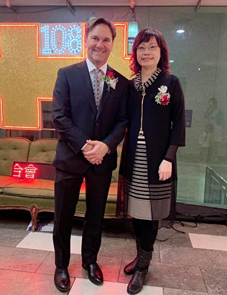 圖：溫哥華舉辦「中華民國建國108年雙十國慶晚宴」，近千位台灣僑胞、政商名流及各國代表齊聚一堂。（邱麗蓮提供）