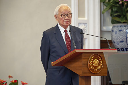 總統蔡英文14日上午在總統府召開記者會，公布本屆亞太經濟合作會議（APEC）領袖代表由台積電創辦人張忠謀（圖）擔任。