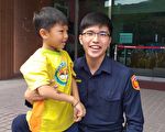 幼兒戴自製警帽  快樂參觀警分局