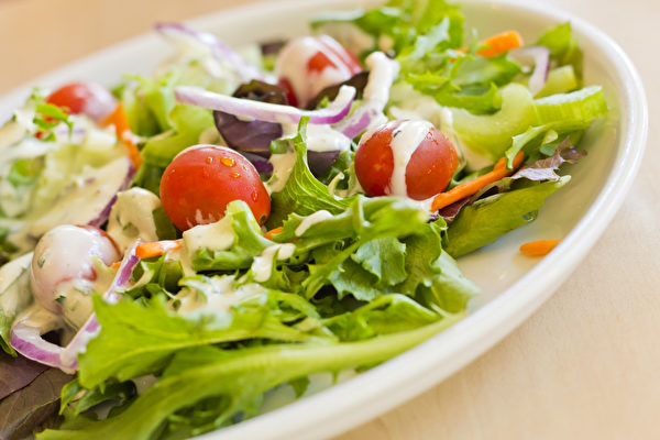得舒饮食能有效地降低血压，对高血压患者非常有益。(Shutterstock)