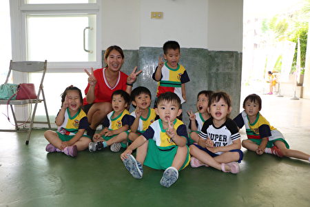 中正幼儿园小朋友也来参赛。