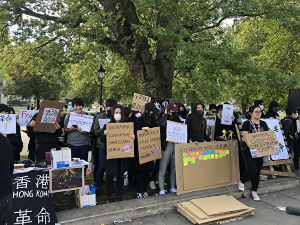 10月6日，港人在布里斯托的College Green舉行集會，支持香港的民主運動。（李稷／大紀元）