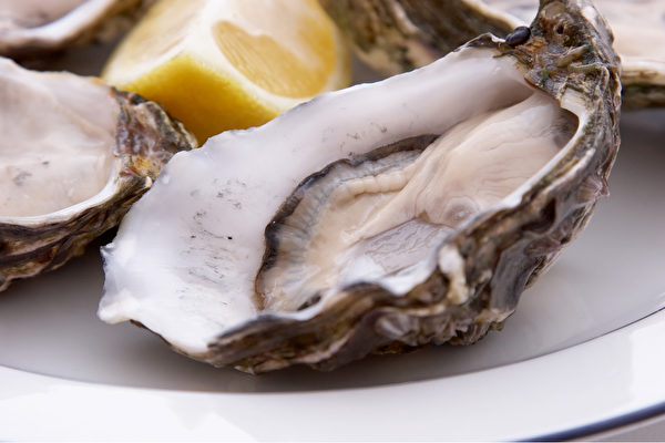 牡蛎含丰富营养，其中锌元素的含量很突出。(Shutterstock)