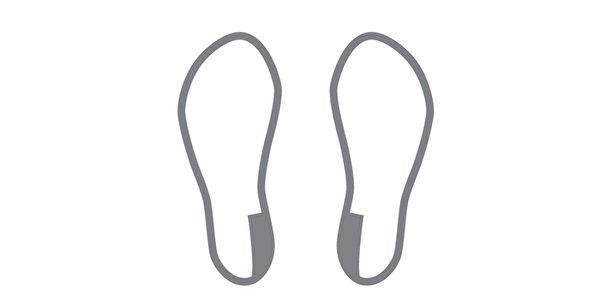 鞋底磨损类型之：两脚鞋跟内侧磨损。（三采文化提供）