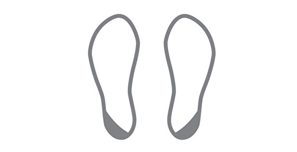 鞋底磨损类型之：两脚鞋跟外侧磨损。（三采文化提供）