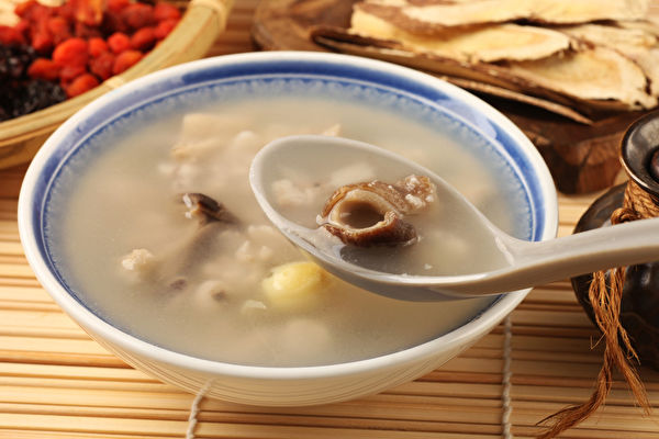 四神湯有健脾開胃、穩血糖、祛濕氣、美容等功效。(Shutterstock)