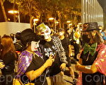 组图：万圣夜游行 港人戴面具上街“应节”