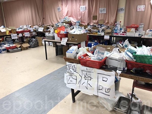 2019年11月19日，香港理工大學校園內的物資救援醫療區。（余天祐／大紀元）