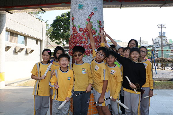 交趾陶櫻花在旭小學 櫻花樹下的遊戲場盛開
