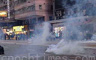 港警暴力驱散多地抗议者 拘逾200人