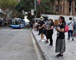 布市民众声援香港学生抵抗黑警强攻校园