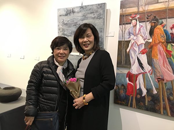 图：加拿大台湾艺术家蔡霞芬的雕塑与绘画展“人 · 物”正在展出，11月7日开幕式上名人雅士高朋满座。（邱晨/大纪元）