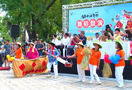 瑞源客家韵艺团精彩表演获得台东好米收冬祭舞蹈竞演冠军。