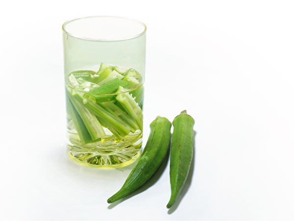 若要达到好的降血糖效果，泡秋葵水时，最好把籽切破，让籽里的营养融进水里。(Shutterstock)