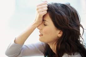 依头痛的部位可将头痛分为前额头痛(阳明头痛)。
