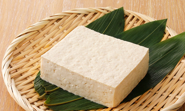 豆腐营养丰富、热量低、还可增加饱足感，是理想的减肥食物。(Shutterstock)