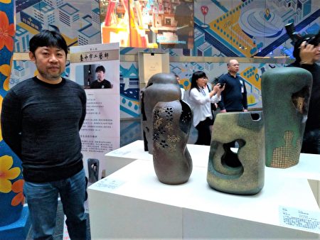 黃吉正以傳統工藝為基礎，加入現代工法，包容西方藝術思想形式，打造陶藝新風貌。