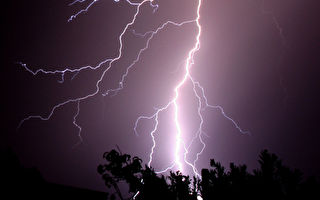 強雷暴襲擊西澳 每小時數萬次