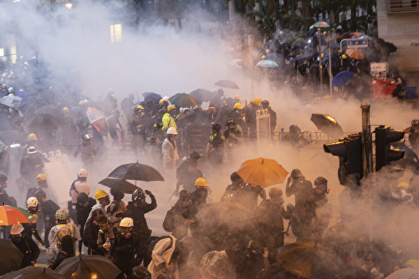 历史即将翻开新页 痛忆香港抗争者的创伤