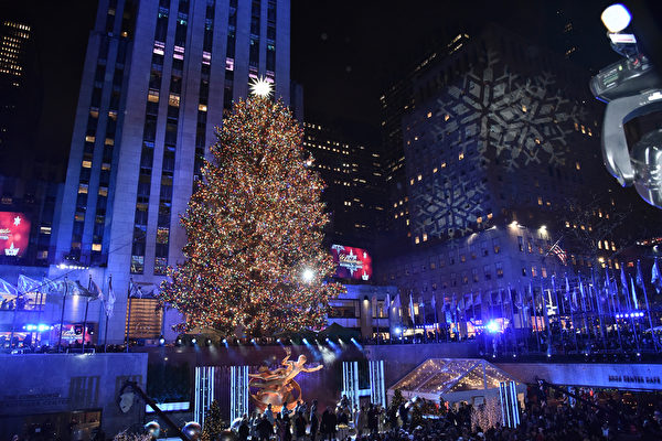 組圖：洛克菲勒聖誕樹點燈 眾星共襄盛舉