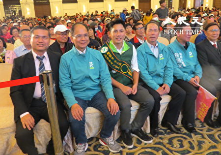 大纪元桃园分社经理邱家信、水牛伯游锡堃等都是中坜区立委参选人彭俊豪受邀贵宾。