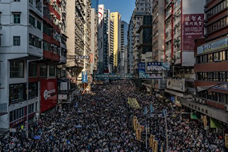 图为香港12月8日的国际人权日游行。