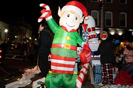2019年11月29日紐約米德爾敦市聖誕點燈遊行。