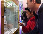 朱立倫幫蔣萬安輔選 大玩夾娃娃機