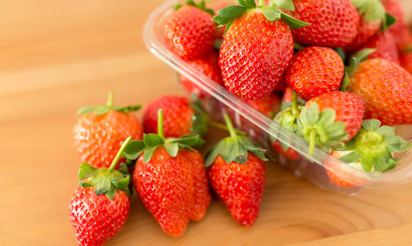 草莓有護膚、控血糖和血脂等功效，怎樣處理能保留更多營養？(Shutterstock)