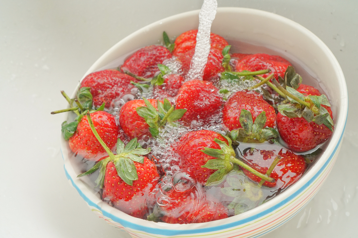草莓怎麼洗最乾淨？洗草莓正確4步驟不怕殘留農藥｜親子天下